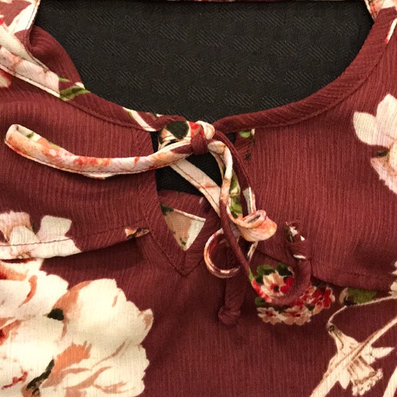Red Floral Cold Shoulder Blouse - Picture 3 of 4
